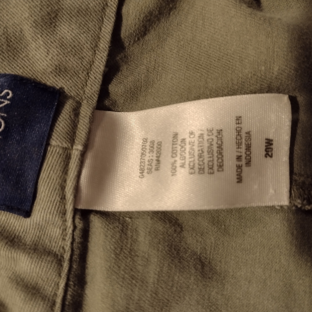 Ladies Basic Additions Green Capris - image 8